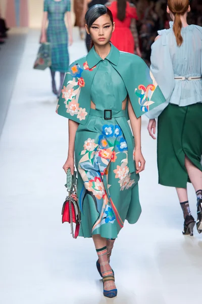 Look 34